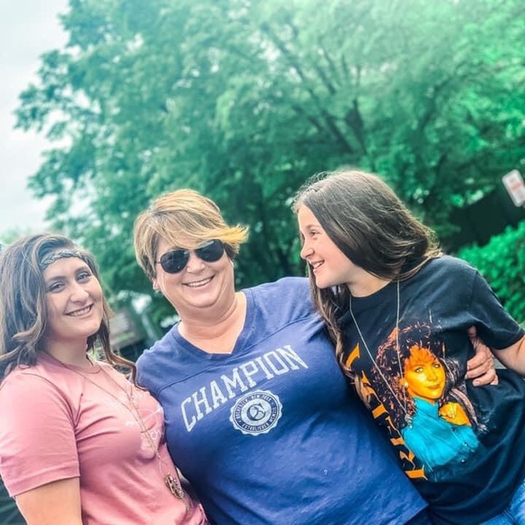 Meet your Posher, Sue - Picture 2 of 2